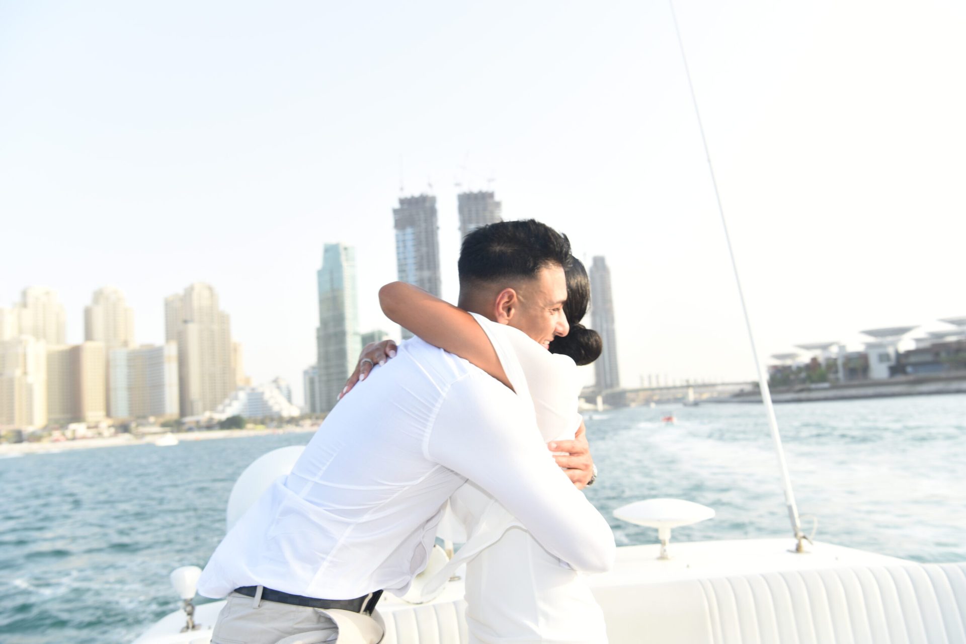 迪拜游艇上的终极浪漫晚餐求婚